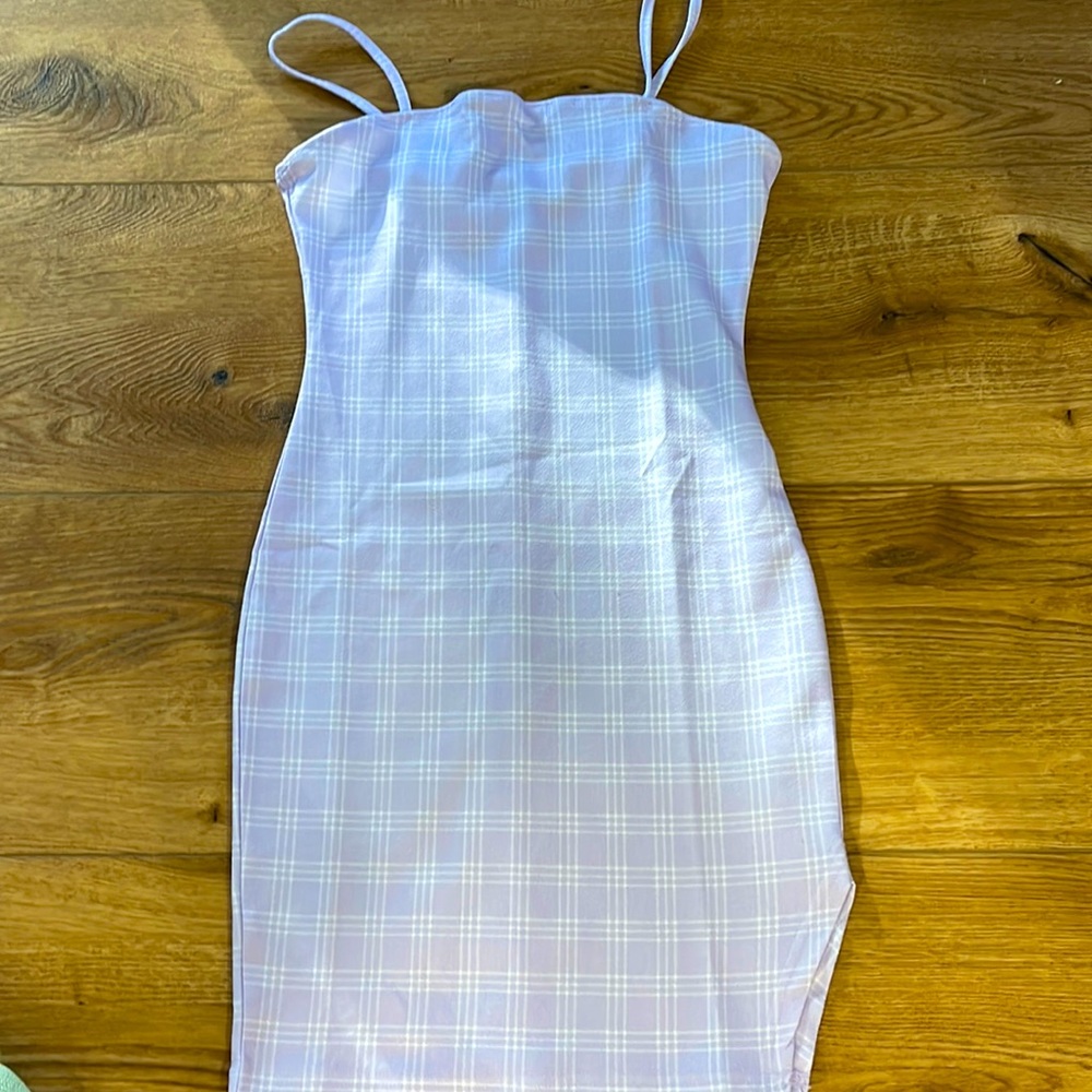This dress is great for a girls night out and summer party’s! :D